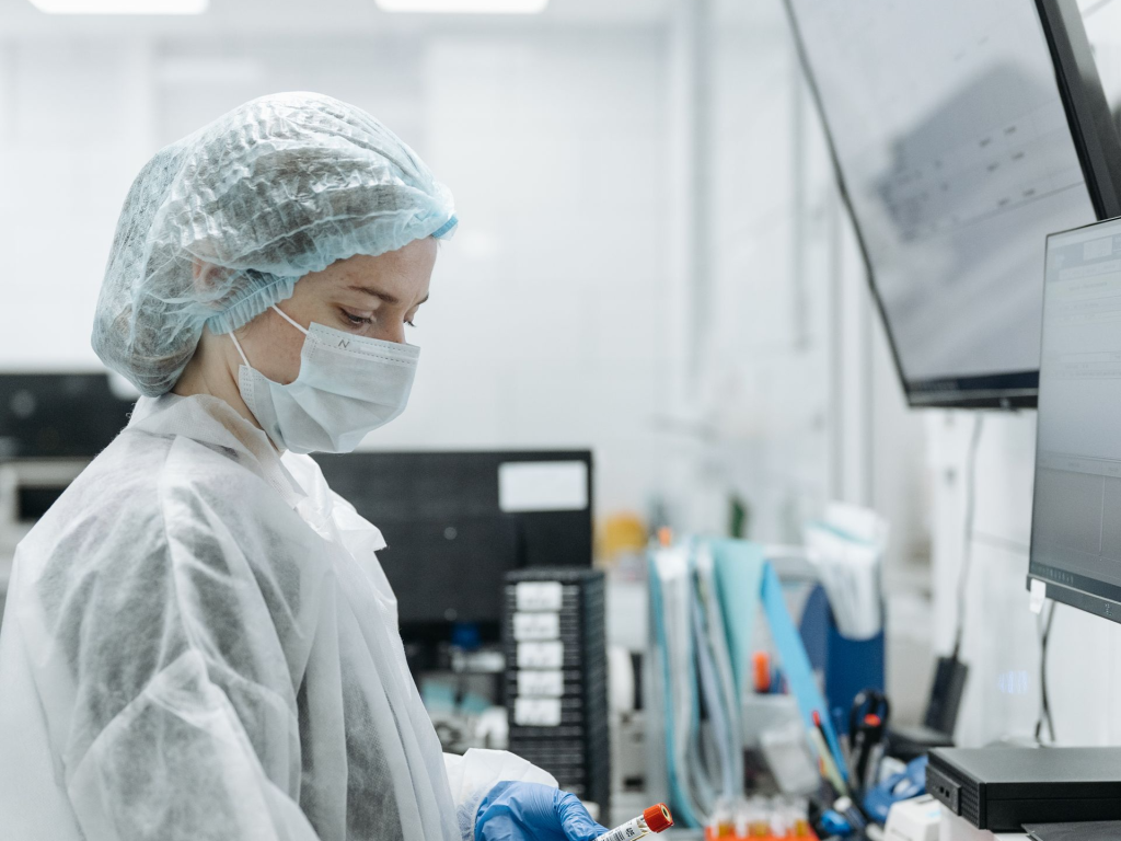 Steps for becoming a clinical lab technician